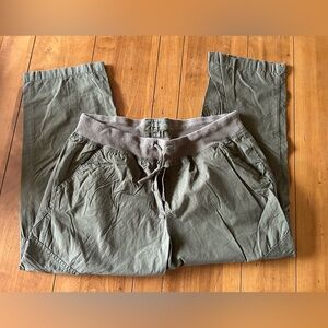 Women’s Bass olive green pants
